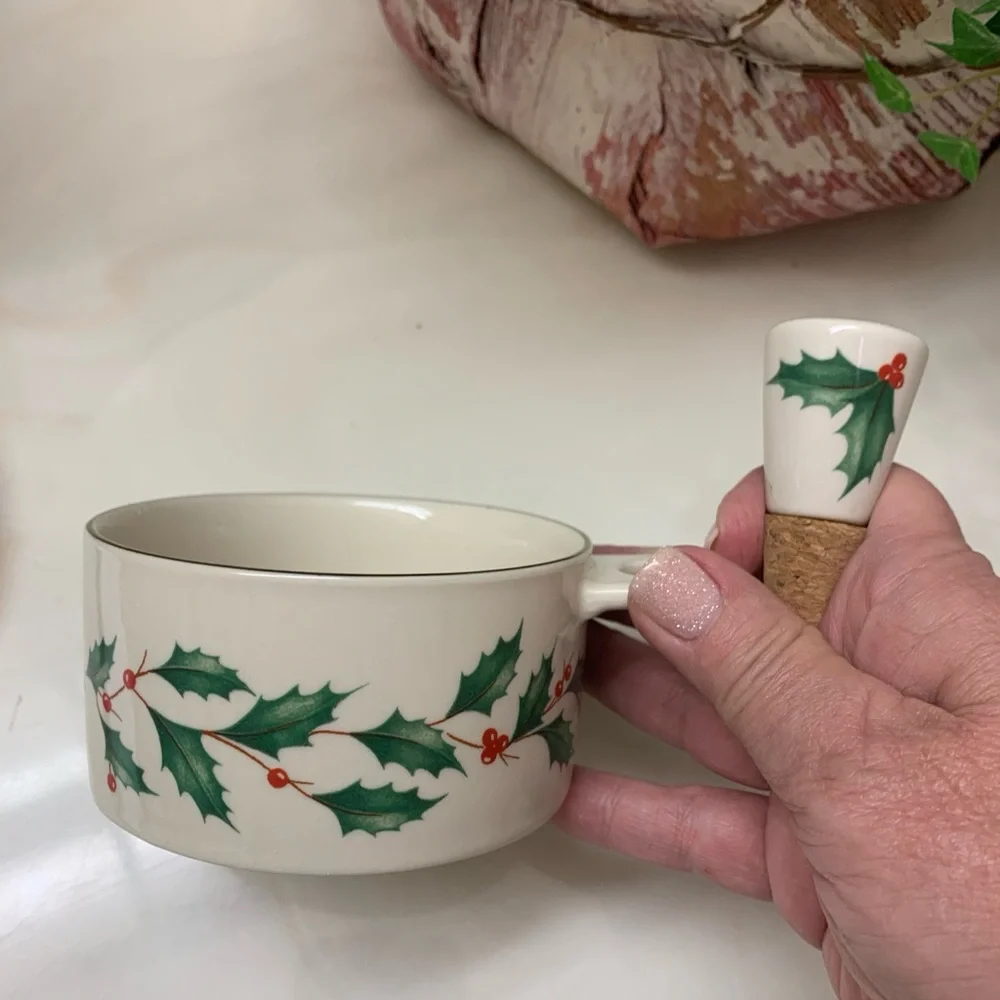 Lenox Holiday Wine Coaster & Stopper Holly and Berry Christmas Set